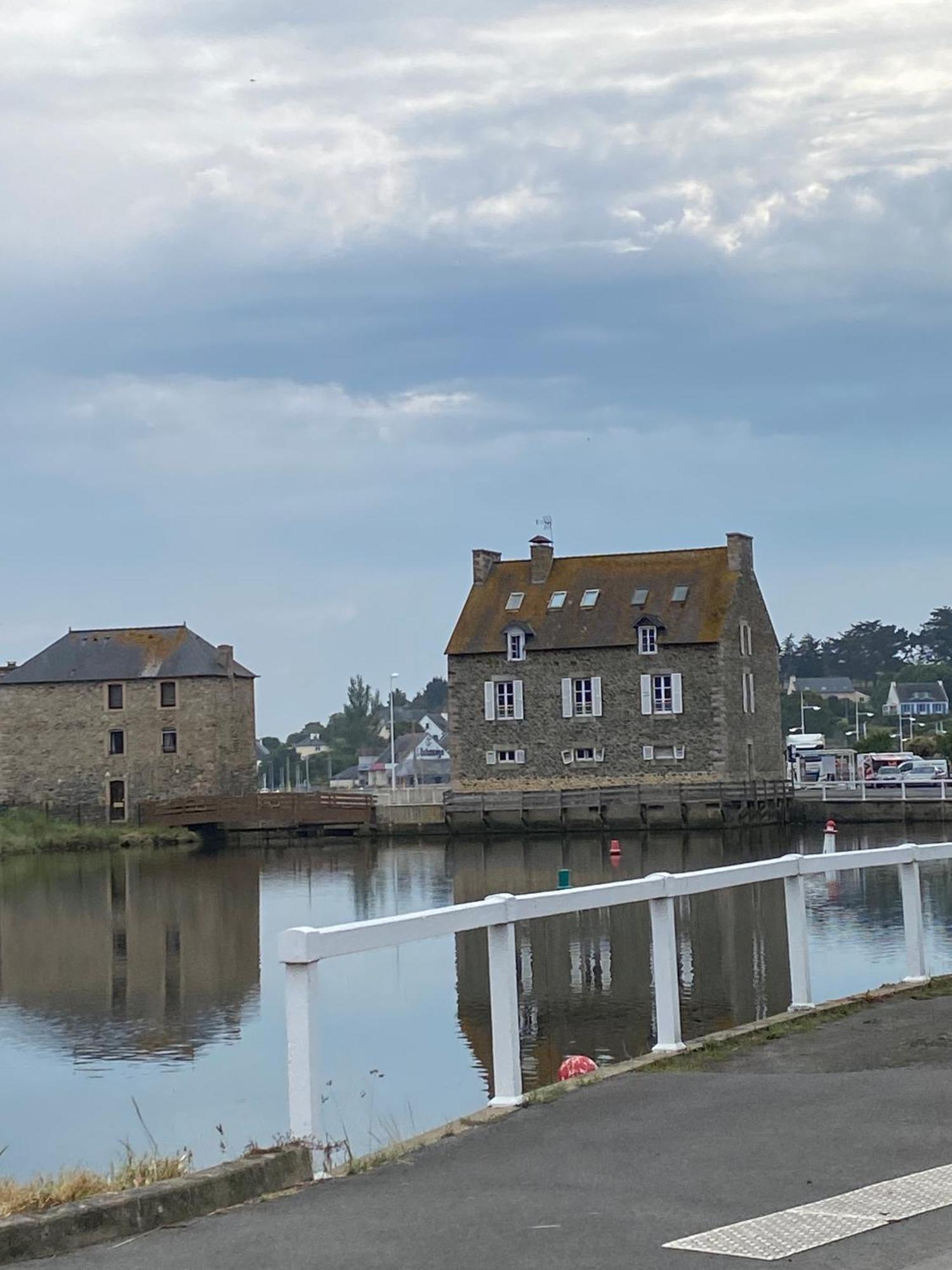 Agreable Cocon Sous Les Toits - Parking - Wifi Apartment Pleneuf-Val-Andre Exterior photo